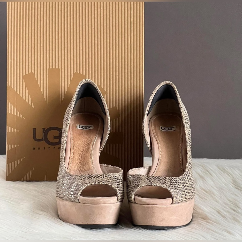 🎀 PRE-LOVED 🎀
UGG Toura Metallic Snake Print Platform Wedge Sandals